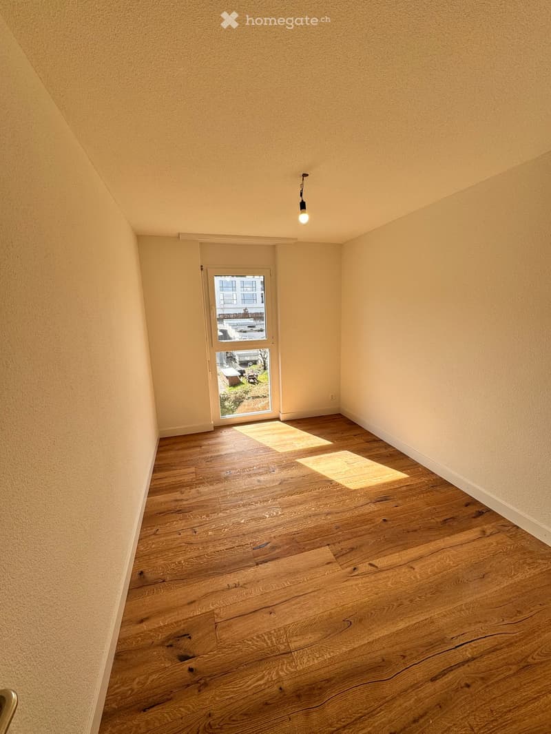 empty room, wooden floor, white walls, glass door, power outlet