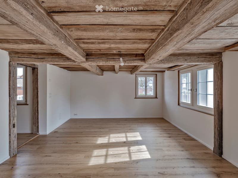 empty room, white walls, wooden floor, wooden beams, windows