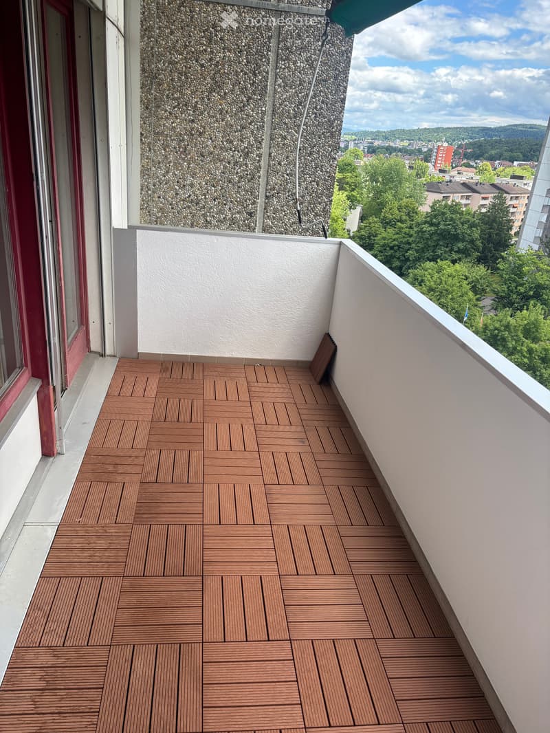 Helle 1.5-Zimmer-Wohnung im 10. Stock mit Balkon und schöner Aussicht in Dietikon (2)
