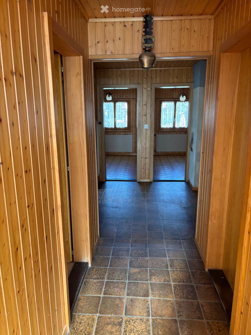 Sicht Eingang 1. OG (Gesamthaft 3 Zimmer + 1 Dusche/WC und Estrich)
