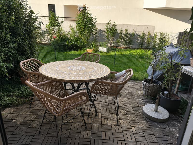Charmante 2.5 - Zimmer Wohnung mit Gartensitzplatz (9)