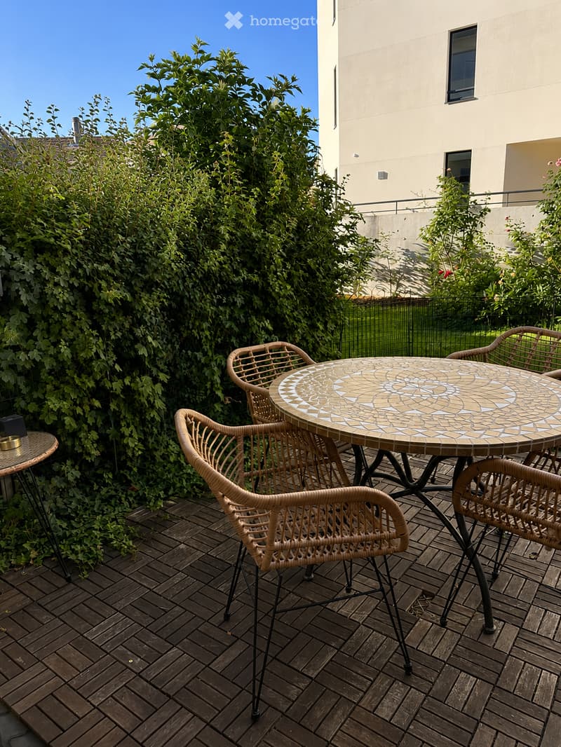 Charmante 2.5 - Zimmer Wohnung mit Gartensitzplatz (8)