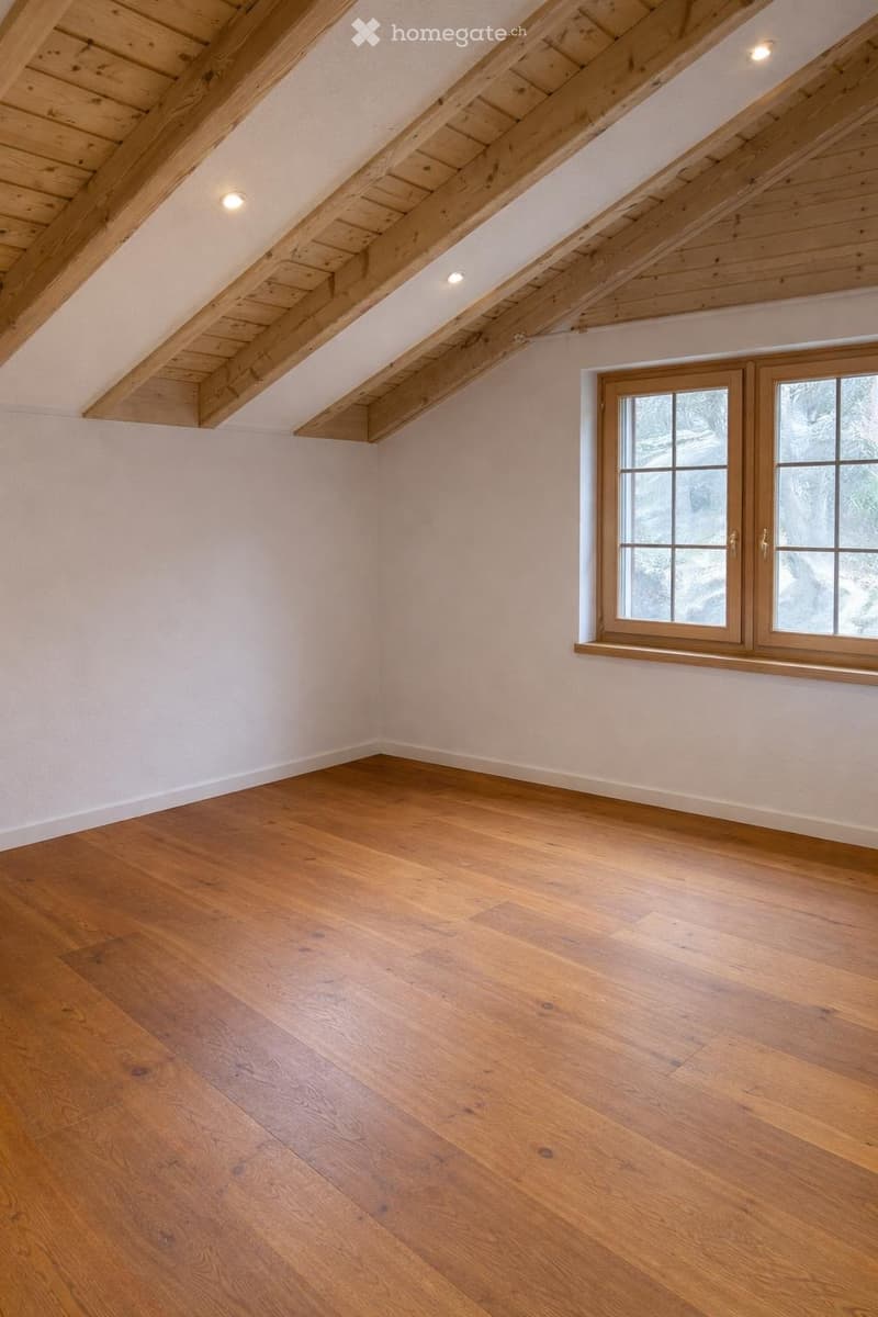 empty room, wooden floor, wooden ceiling, white walls, window