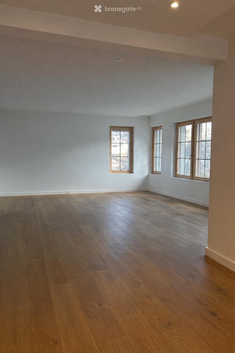 empty room, wooden floor, white walls, three windows