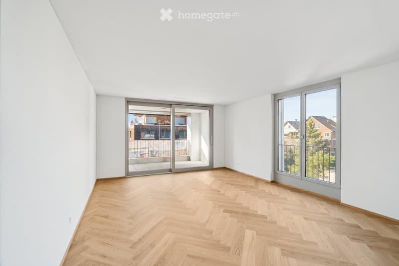 open plan room, sliding doors, balcony, parquet floor, large windows