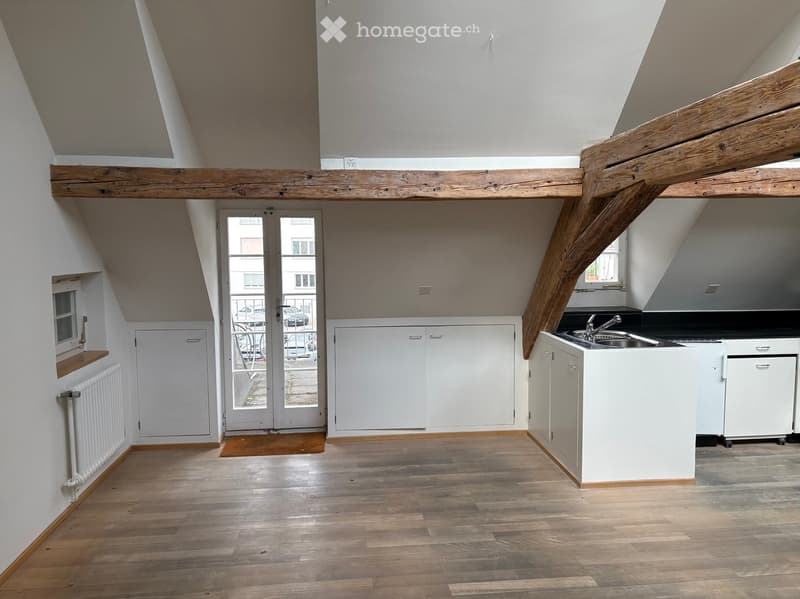1 JAHR BEFRISTET (BIS 31.08.2027): Einmalige 3.5-Zimmer-Dachwohnung mit Terrasse (3)