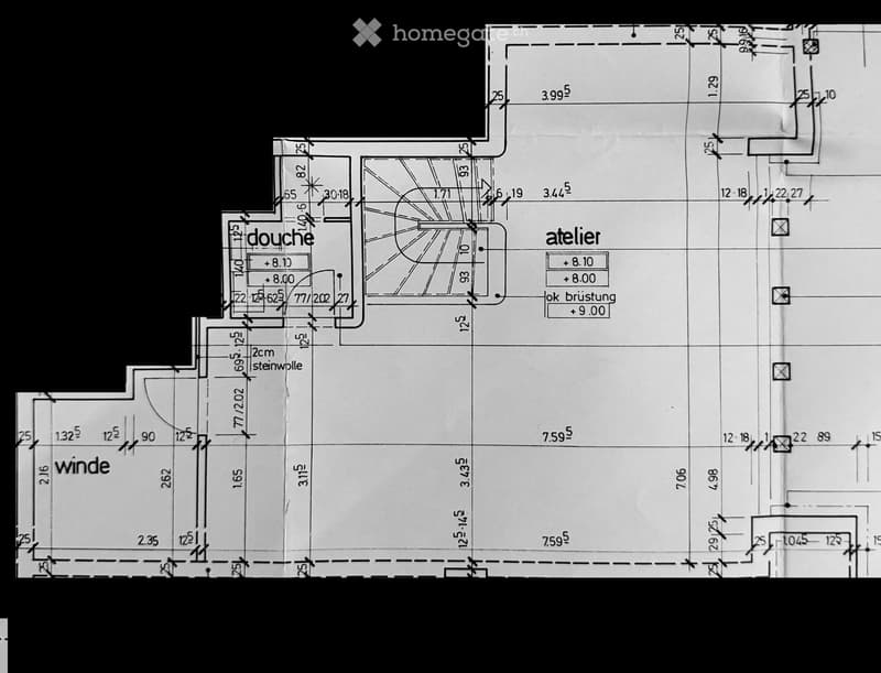 Floor plan showing a bathroom, a window area, and an atelier space with measurements and labels.