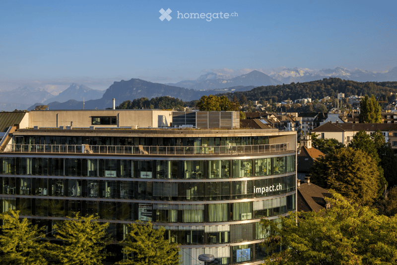 Klimatisiertes Attika-Büro mit Rundum-Terrasse: Arbeiten an Luzerns Toplage (2)