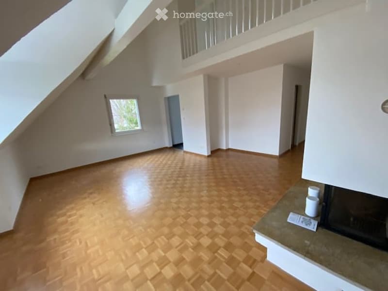 Empty room with wooden flooring, white walls, and a small window. No furniture or equipment present.