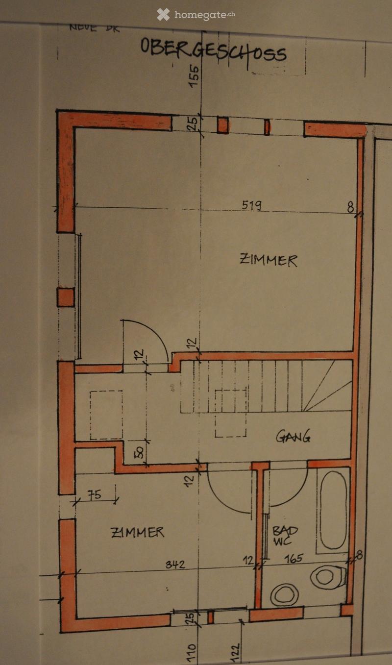 Upper floor plan showing two bedrooms, a bathroom, and a hallway. Dimensions are labeled in centimeters.