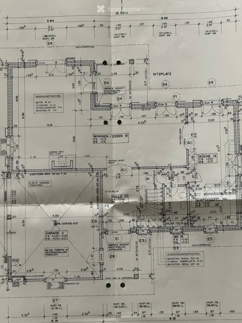 Floor plan of a multi-room residential building, including living room, kitchen, bedrooms, bathrooms, and garage.