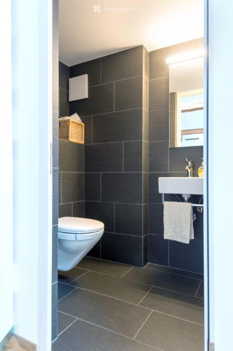 Individuelle Dachwohnung in saniertem Vorstadthaus (5)