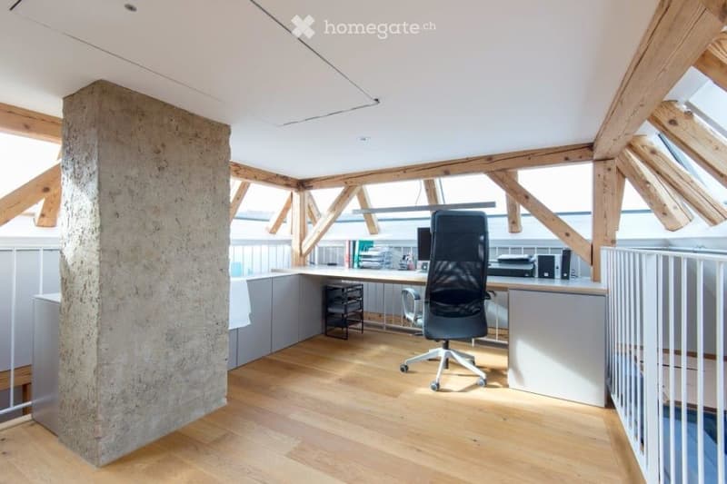 Individuelle Dachwohnung in saniertem Vorstadthaus (10)