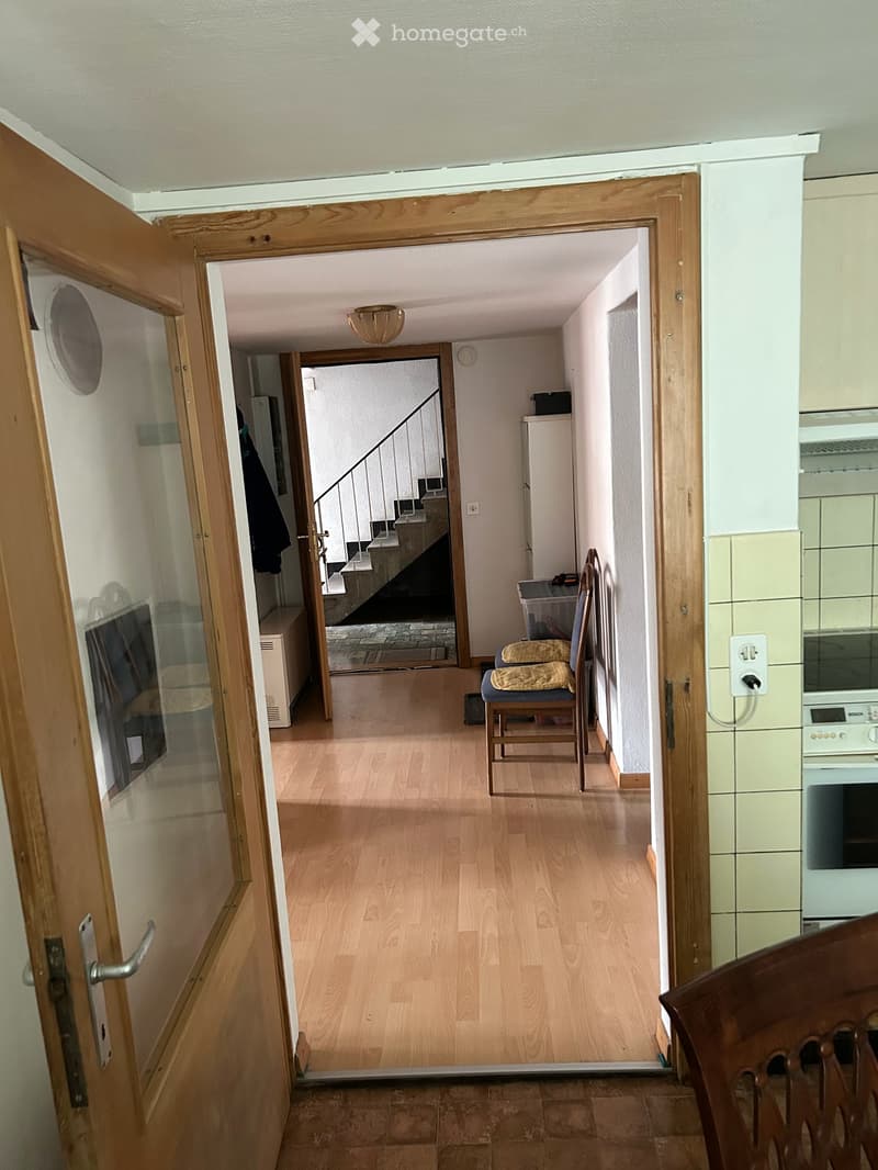Möblierte 2.5-Zimmer-Wohnung im charmanten Altbau in Pieterlen (3)