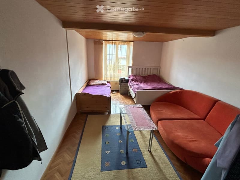 Möblierte 2.5-Zimmer-Wohnung im charmanten Altbau in Pieterlen (4)
