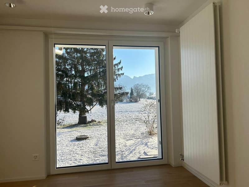 empty room, sliding doors, view of snowy field