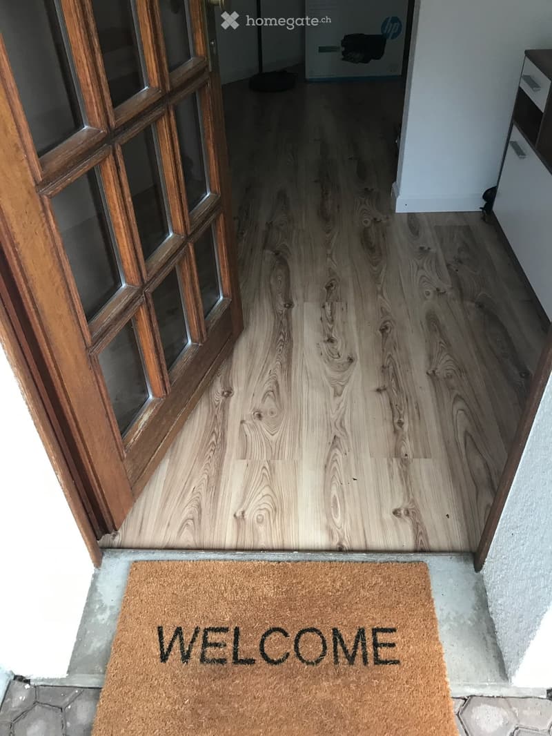 Schöne und grosse 2.5 Zi.-Einliegerwohnung: Küche, Bad, Sitzplatz, Waschmaschine/Tumbler (3)