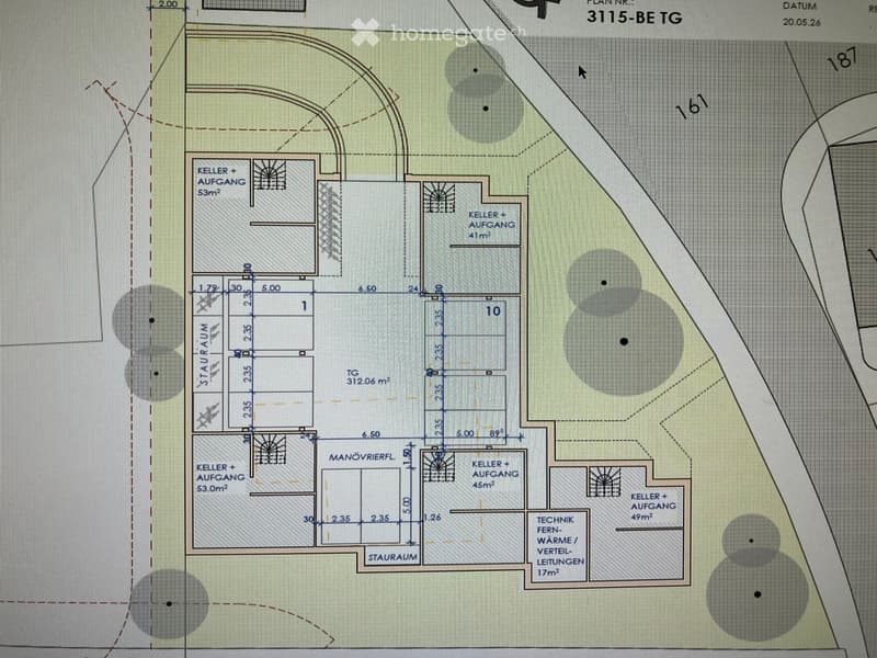 Ground floor plan showing multiple rooms including stairwell, cellar entrances, technical room, and a manuver area.