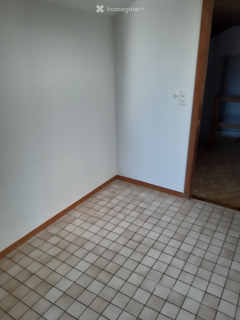 empty room, white walls, tiled floor, power outlet