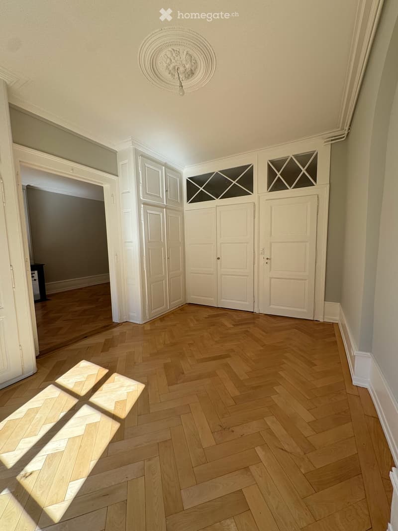 Beautiful period apartment in the heart of Old Town (6)