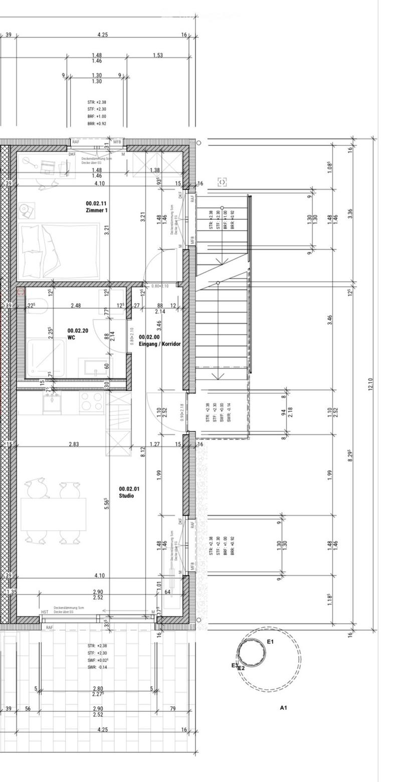 Floor plan of a residential space featuring a studio, a room labeled 'Zimmer 1', a WC (restroom), and an entrance/corridor. Dimensions and structural details are indicated throughout.