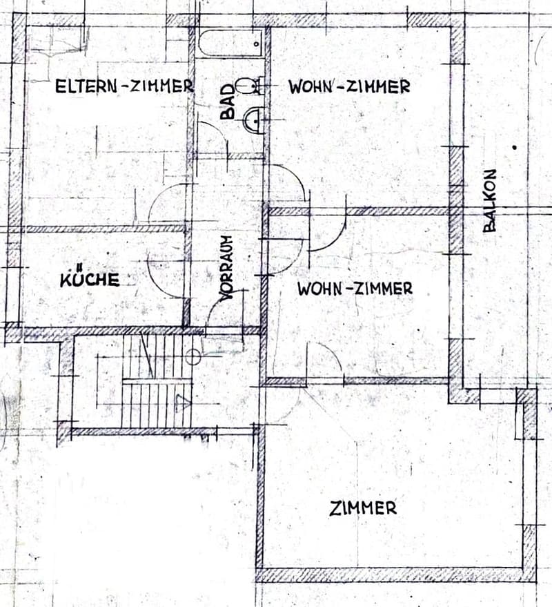 Floor plan showing a parent bedroom, living room, kitchen, hallway, bathroom, and balcony.