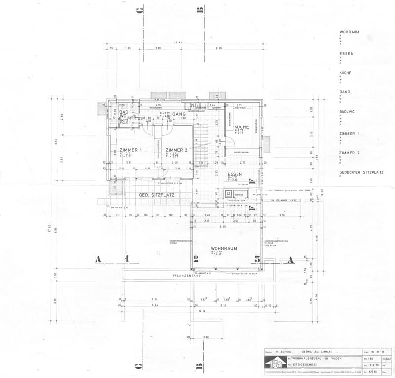 Floor plan of a residential building showing multiple rooms including living room, kitchen, dining area, bedrooms, bathroom, hallway, and terrace.