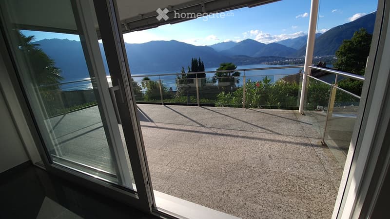 Terrassenwohnung mit Pool in einer 6-Partei Eigentumswohnanlage mit 180° See und Bergsicht in Gerra (4)
