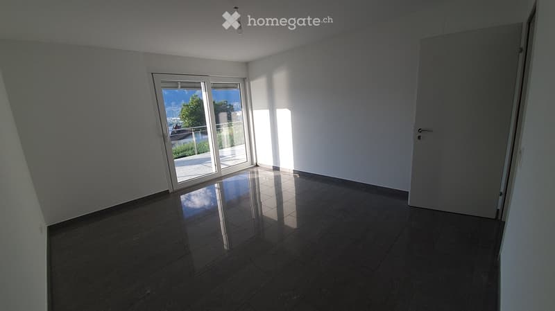 Terrassenwohnung mit Pool in einer 6-Partei Eigentumswohnanlage mit 180° See und Bergsicht in Gerra (8)