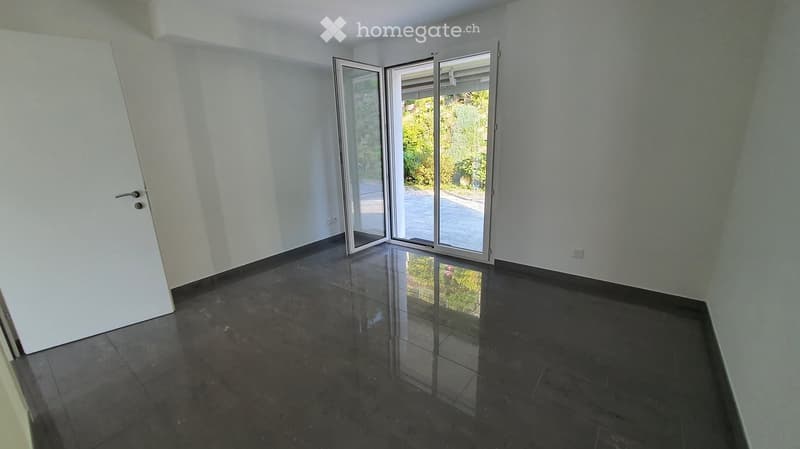 Terrassenwohnung mit Pool in einer 6-Partei Eigentumswohnanlage mit 180° See und Bergsicht in Gerra (10)