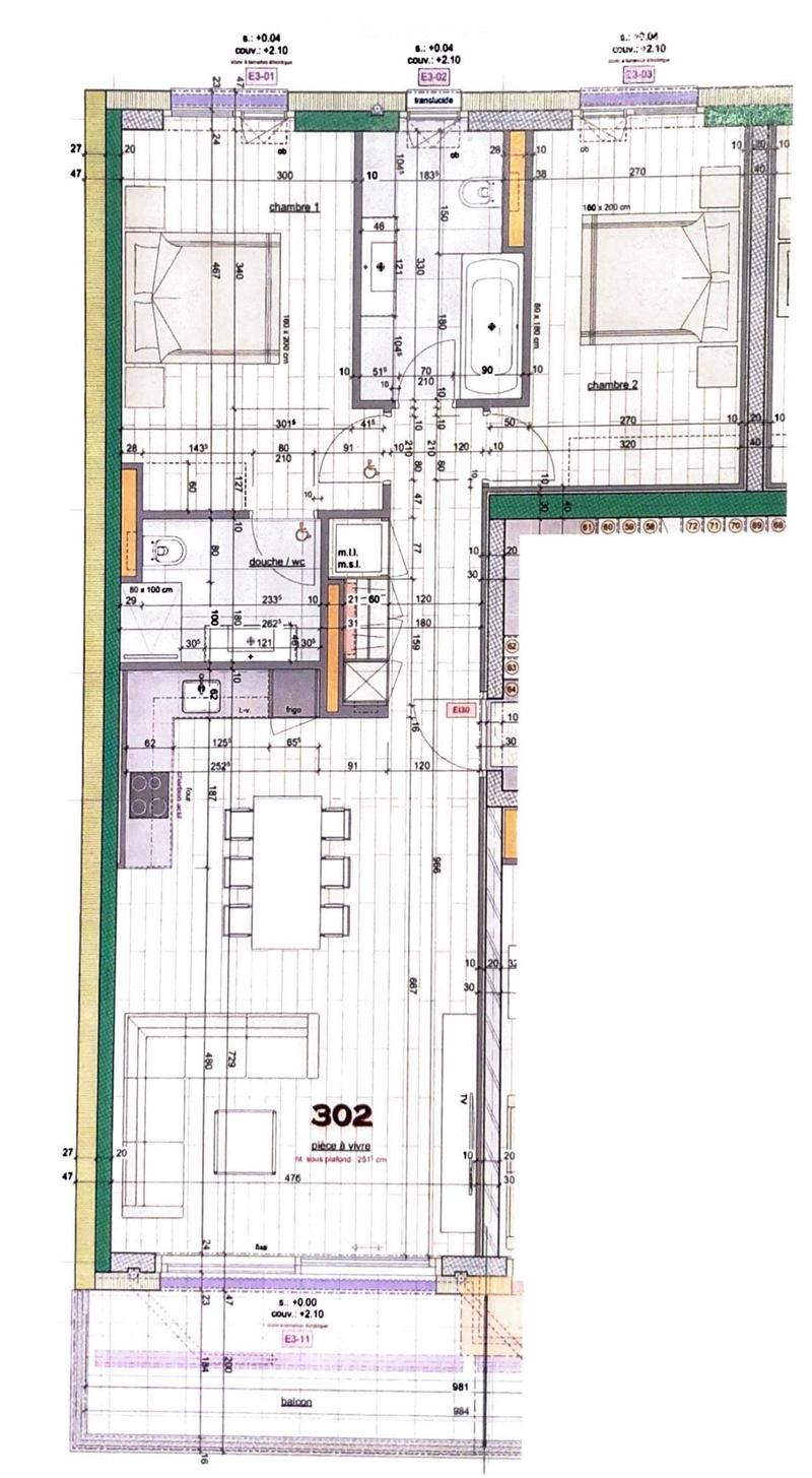 Floor plan showing a layout with labeled rooms including chambre1, chambre 2, douche/wc, and piece à vivre. Includes dimensions, measurements, and structural details.