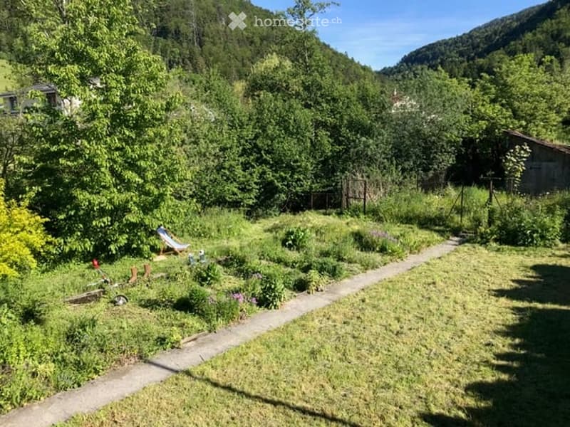 Liebhaberobjekt direkt am Bach mit grossem Garten, Scheune und eigenem Badeplatz (2)