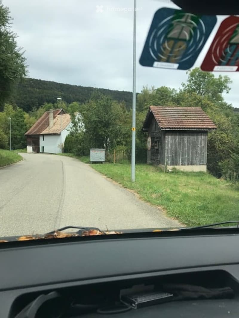 Liebhaberobjekt direkt am Bach mit grossem Garten, Scheune und eigenem Badeplatz (5)