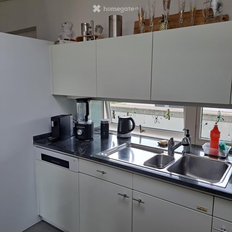 {"type": "Kitchen", "objects": ["coffee maker", "blender", "faucet", "sink", "dishwasher", "cup", "faucet", "faucet handle", "faucet sprayer", "faucet sprayer handle", "faucet sprayer hose", "faucet sprayer nozzle", "faucet sprayer sprayer", "faucet spray