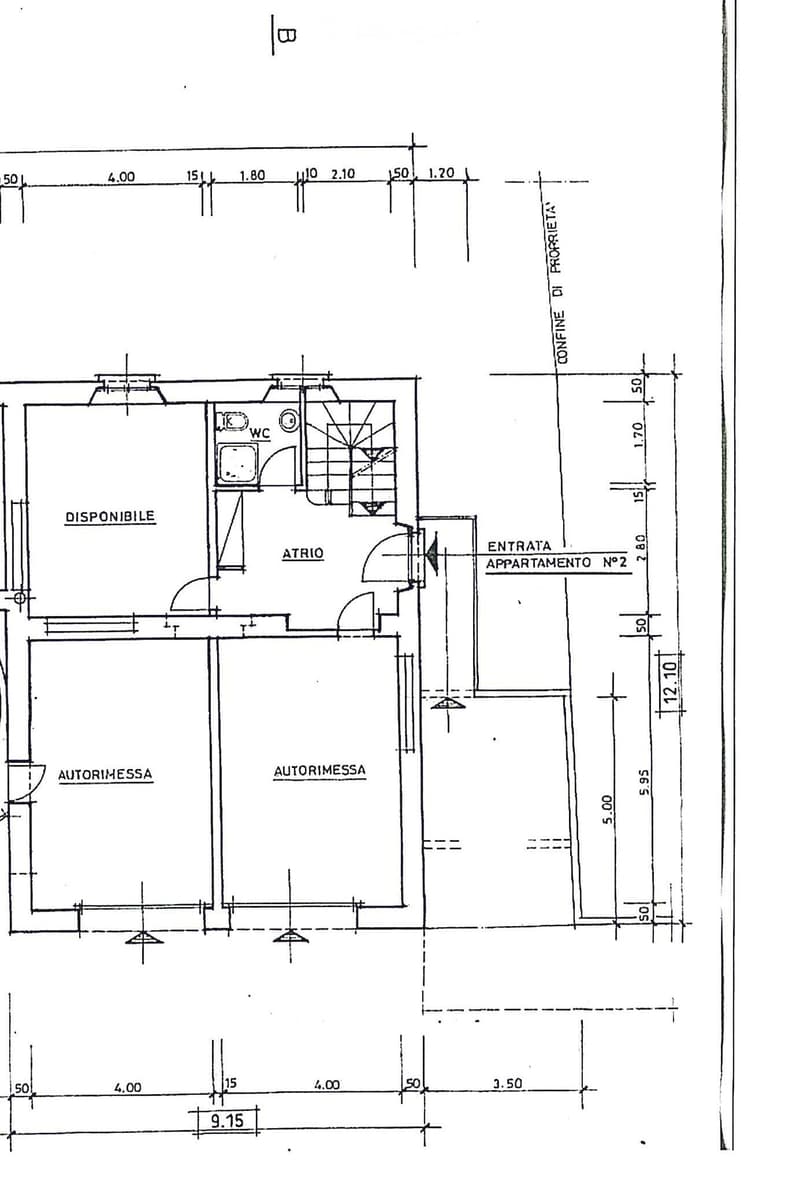 Floor plan showing an entrance to apartment number 2, a WC, an atrium, and two parking spaces labeled 'AUTORIMESSA'.
