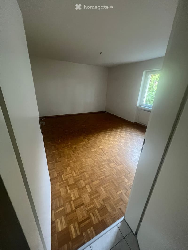 empty room, wooden floor, white walls, window