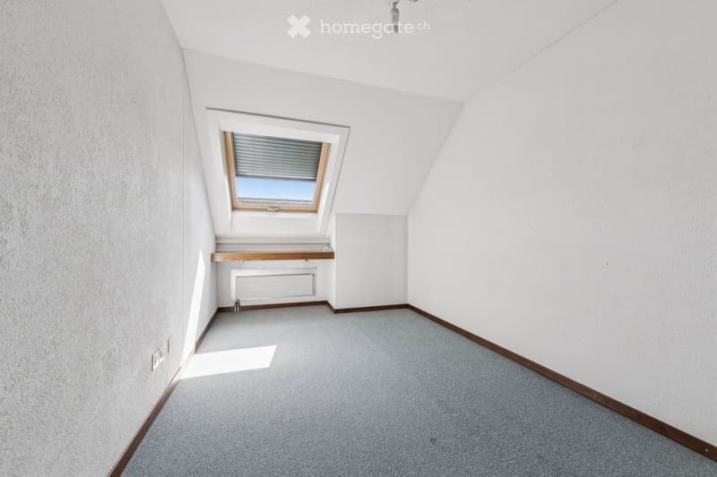 empty room, white walls, gray carpet, window, wooden shelf, radiator