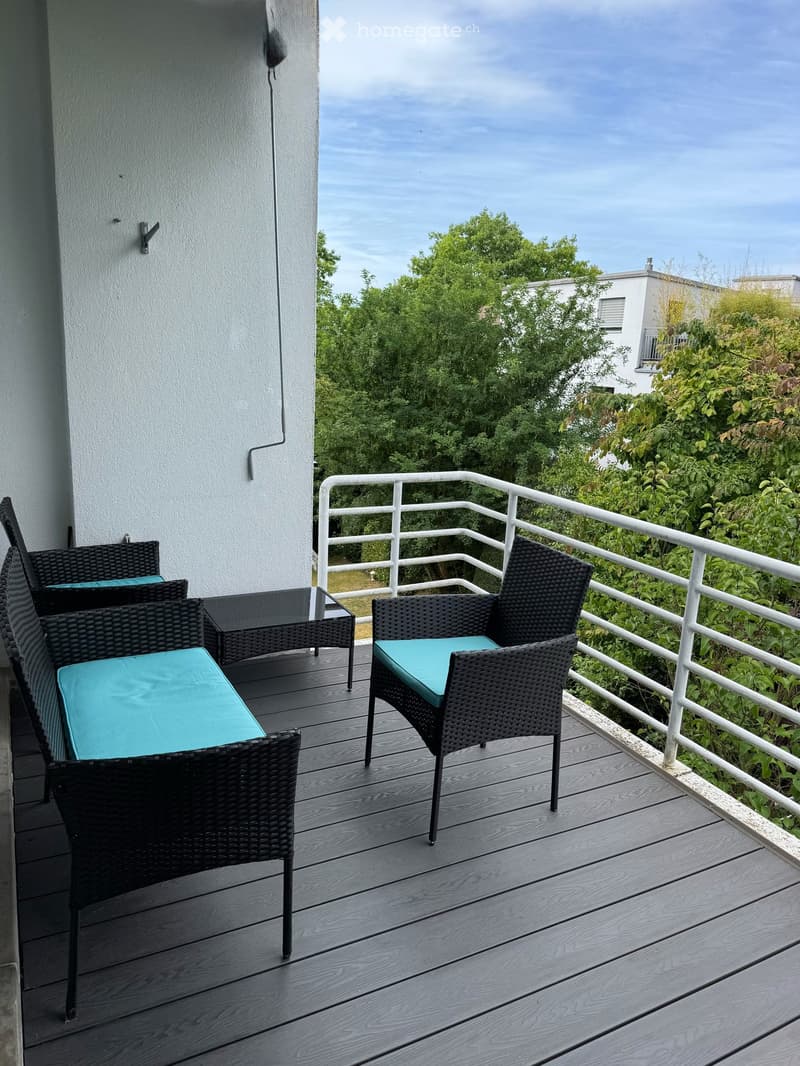 Helle 3.5-Zimmer-Wohnung mit Balkon und schöner Aussicht in Zürich-Witikon,teils mobiliert. (20)