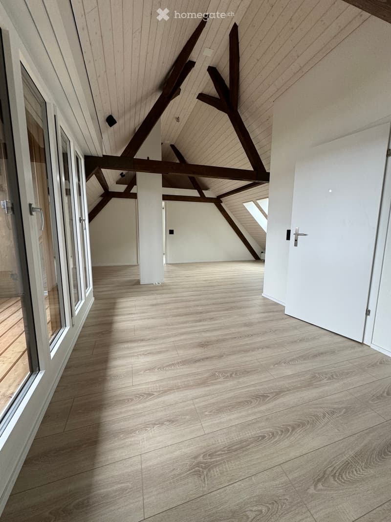 empty room, wooden floor, white walls, wooden beams, glass doors, balcony