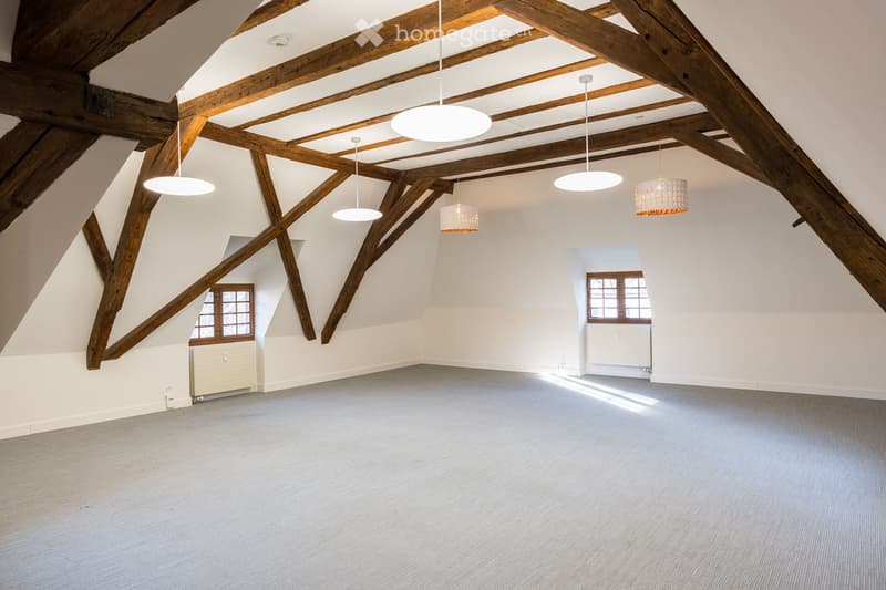 Exposed wooden beams, wooden flooring, large windows, carpeted floor, 4 hanging lamps