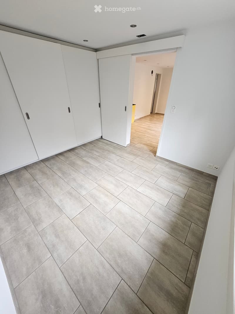 empty room, large windows, wooden floor, white walls, white sliding doors, electrical outlets