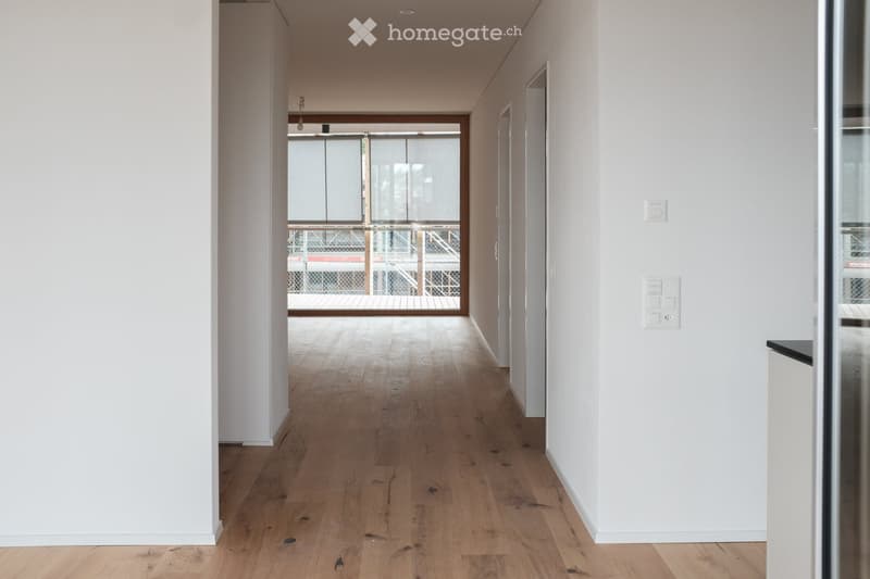 Blick von der Küche ins Wohnzimmer