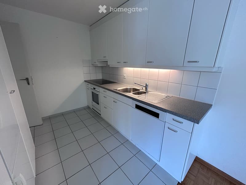 Helle 3.5-Zimmer-Wohnung mit Balkon in Binningen (2)