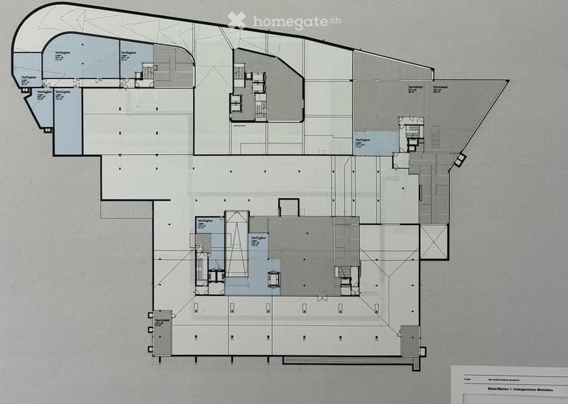 Floor plan of a multi-unit building with several labeled rooms including 'Verfugbar' (available) and 'Vermietet' (rented). The layout includes multiple apartments, a large open area, and various designated spaces.