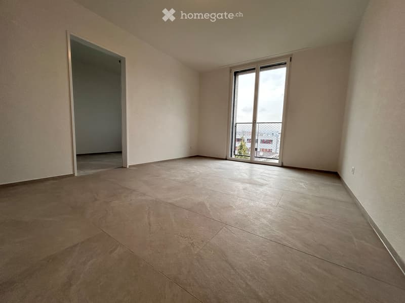 empty room, sliding doors, balcony