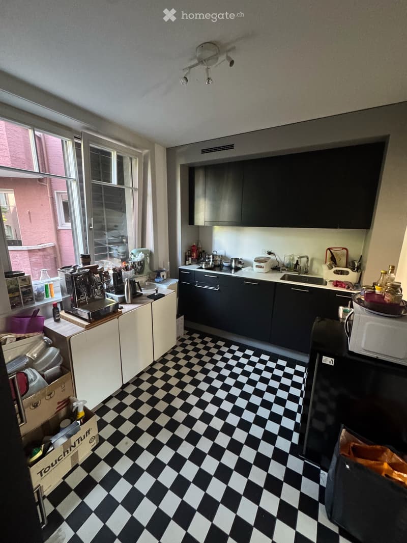 Bright 3.5-Room Apartment with Balcony in Zürich (2)