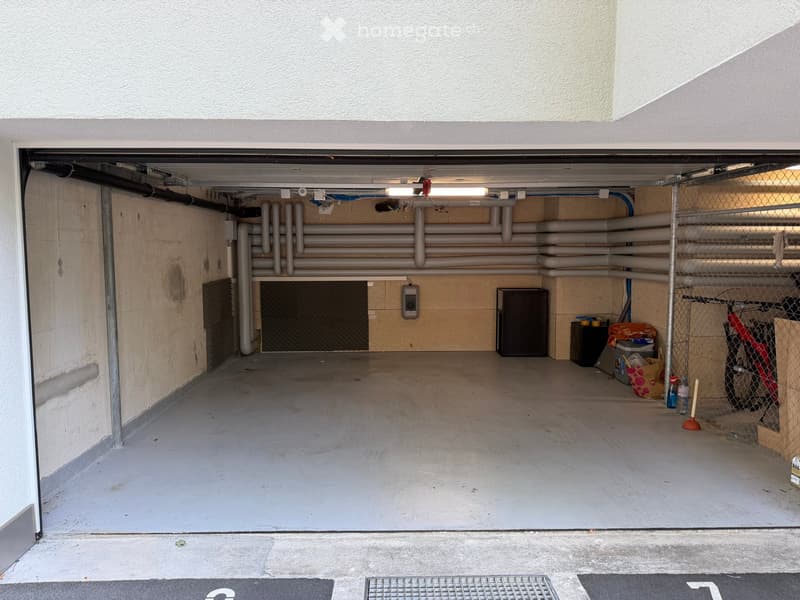 {"type": "Garage", "objects": [], "description": "Empty underground garage with concrete floor, exposed pipes, and a few storage items including a bicycle, boxes, and a small table.", "localized_descriptions": {"EN": "Empty underground garage with concret