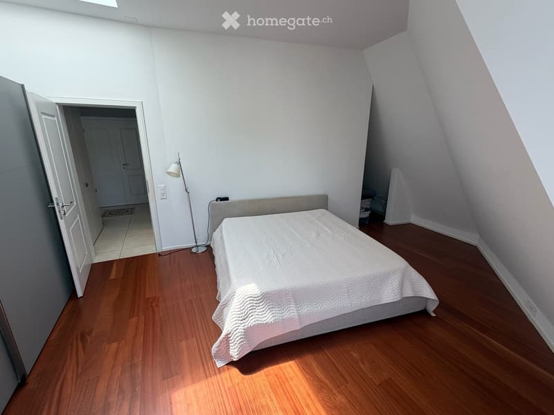 Elegante 2.5-Zimmer-Dachwohnung mit 34 m2 Dachterrasse an der Hottingerstrasse in Zürich (9)