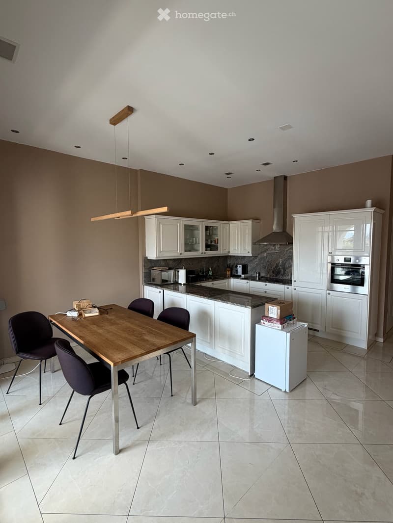 Elegante 2.5-Zimmer-Dachwohnung mit 34 m2 Dachterrasse an der Hottingerstrasse in Zürich (2)