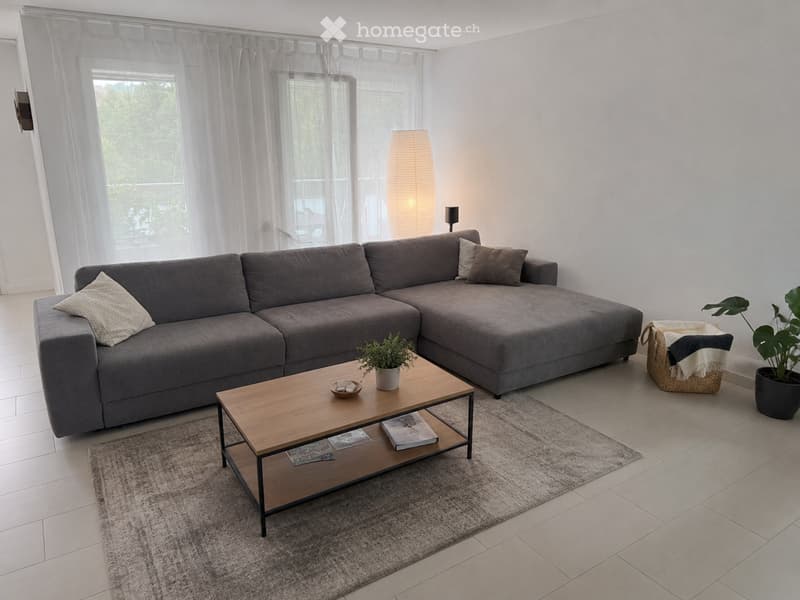 Helle 4.5-Zimmer-Wohnung mit Balkon und schöner Aussicht in Bülach (1)